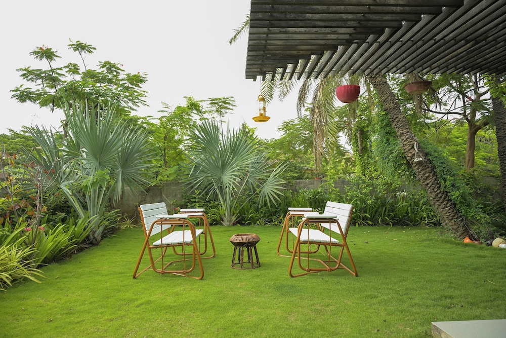 StayGuru Luxury Villa