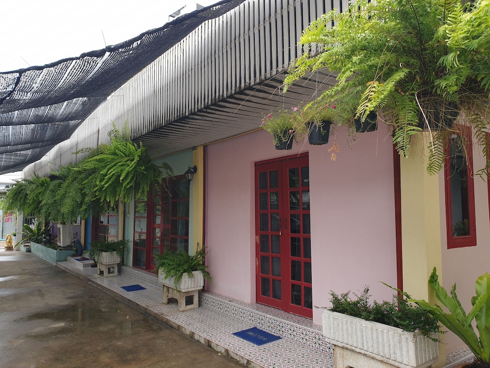 Super Hostel