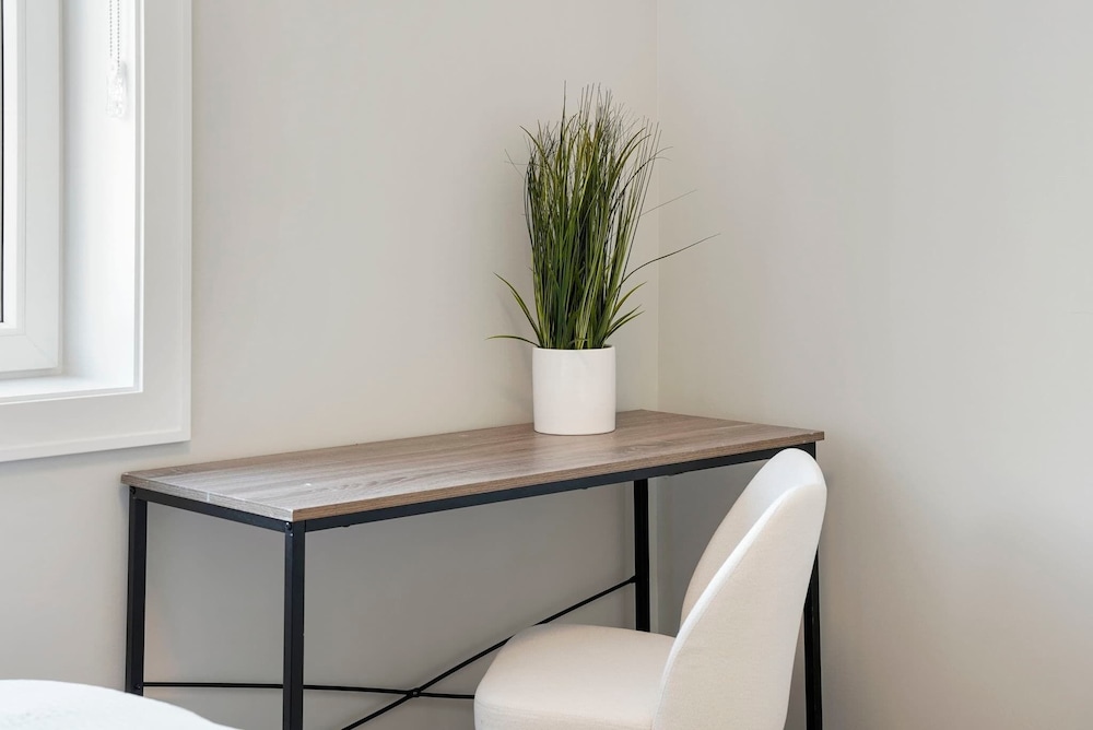 Chicago Modern Condo 2br2ba Balcony Free Park