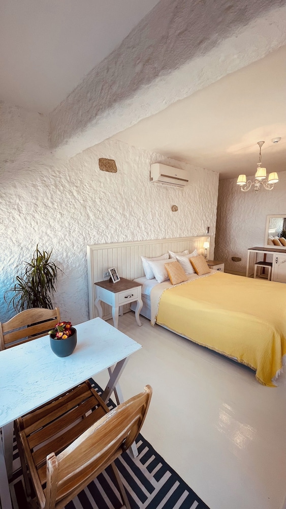 Mina Otel by Adda Alaçatı