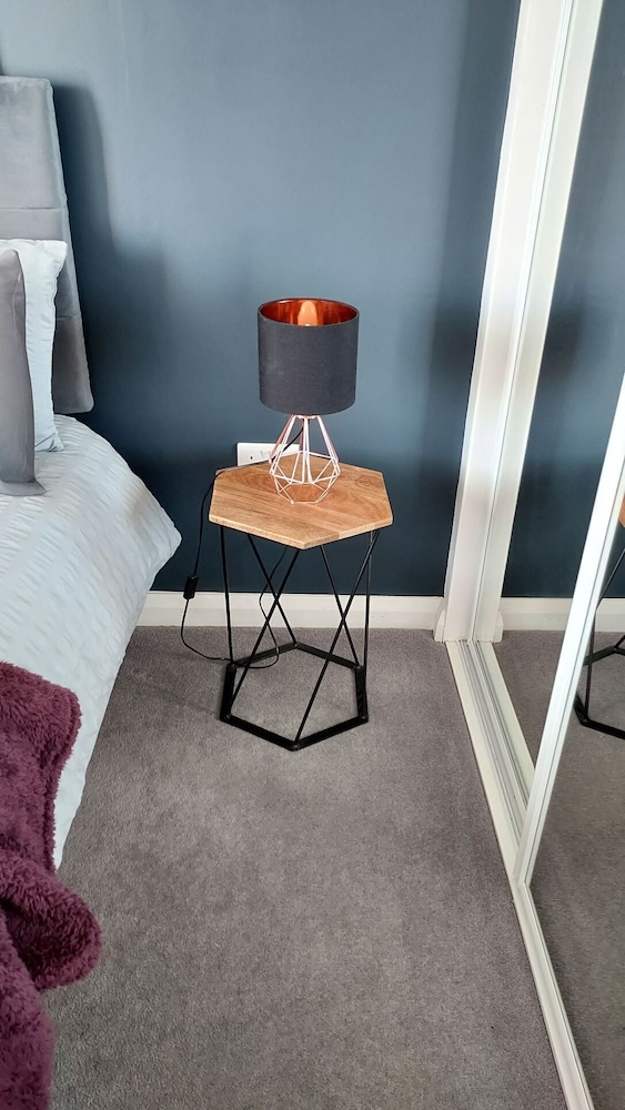Modern 2 bed Apartment, City Centre, Wifi view 2