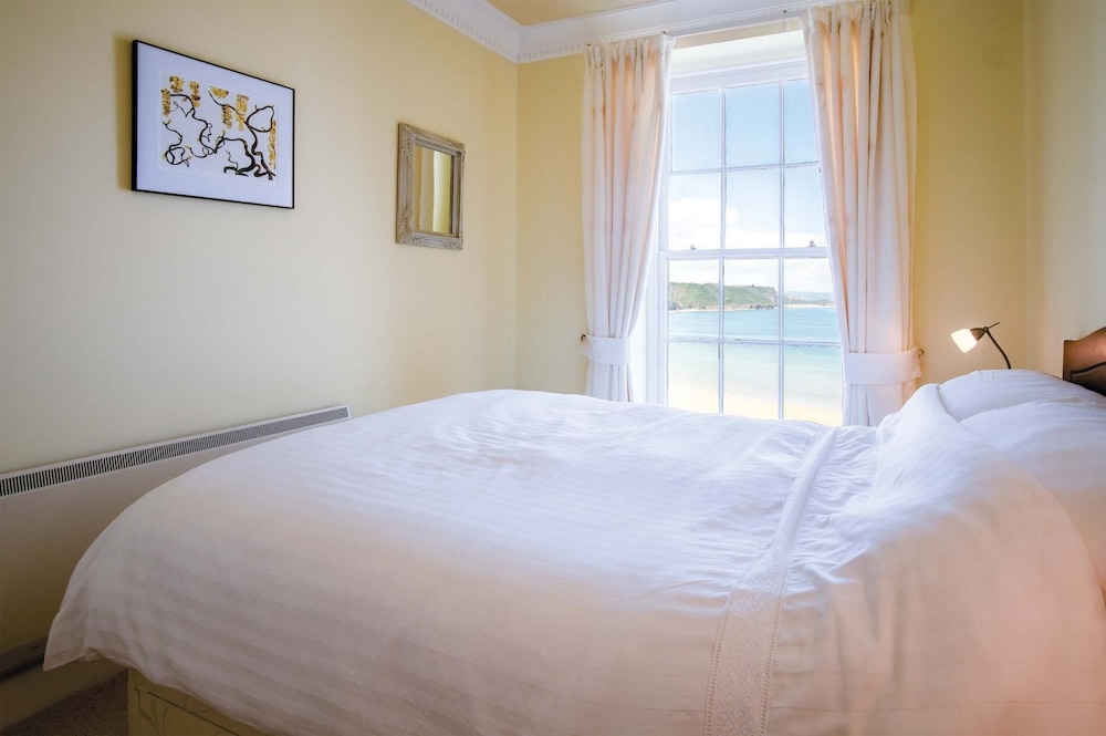 5 Belle Vue Court - 2 Bedroom Apartment - Tenby