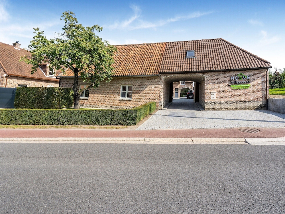 Luxury Retreat With Furry Friends