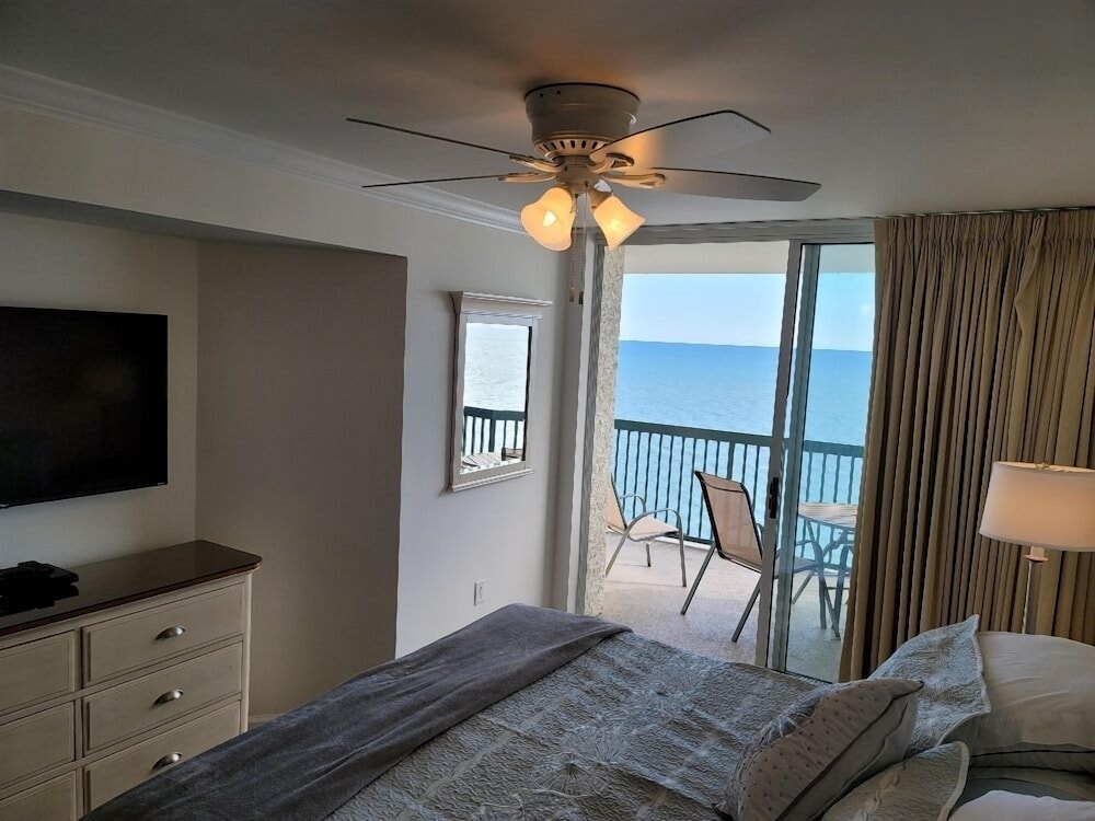 Ashworth 1809 4 Bedroom Condo by RedAwning view 2