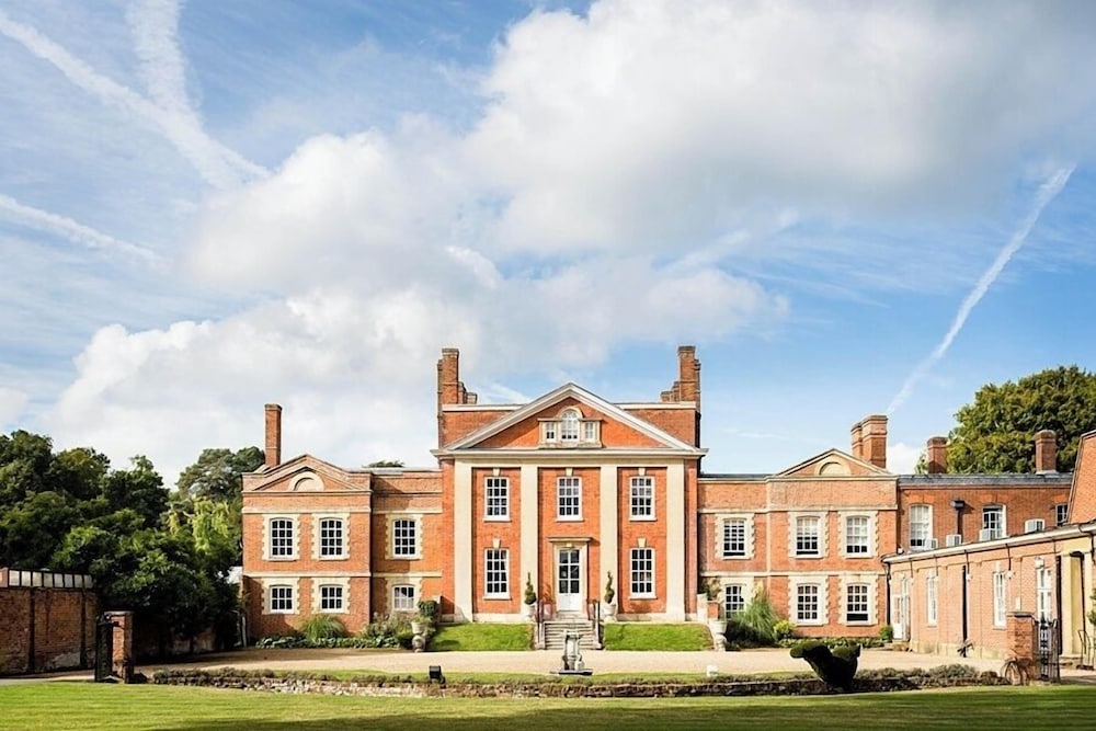 Hook Vacations - Warbrook House Heritage Hotel - Property Image 1