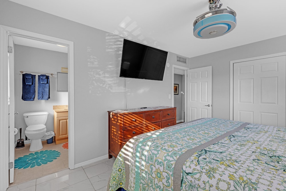 Waterfront Retreat W/ Canal Access 3 Bedroom Home