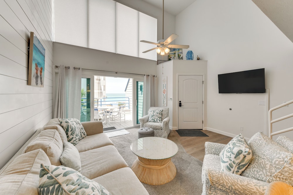 Beachfront Condo w/ Balcony on Manasota Key