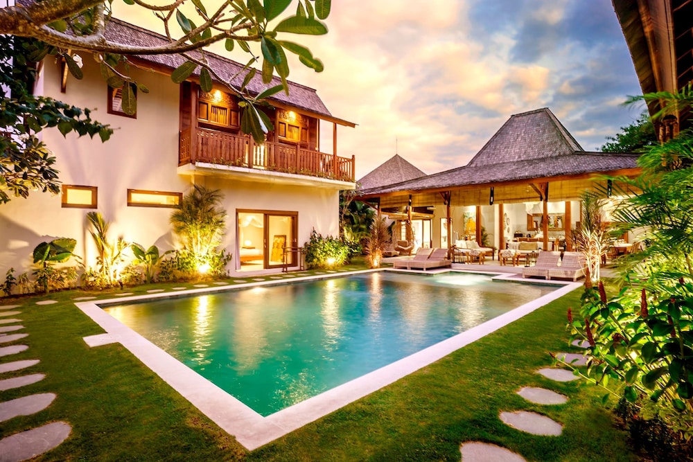 Villa Nabi by Alfred in Bali - New Family 5BR Villa Next to Seminyak Beach