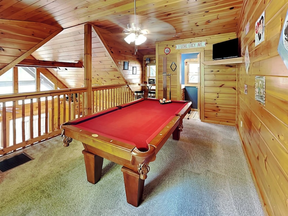 Hugs 'N Kisses by Jackson Mountain Rentals