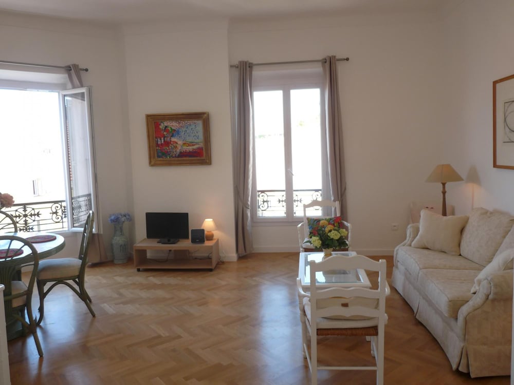 Two Bedrooms in the Center of Cannes 500 Meters From the Palais des Festival and the Croisette - 1934