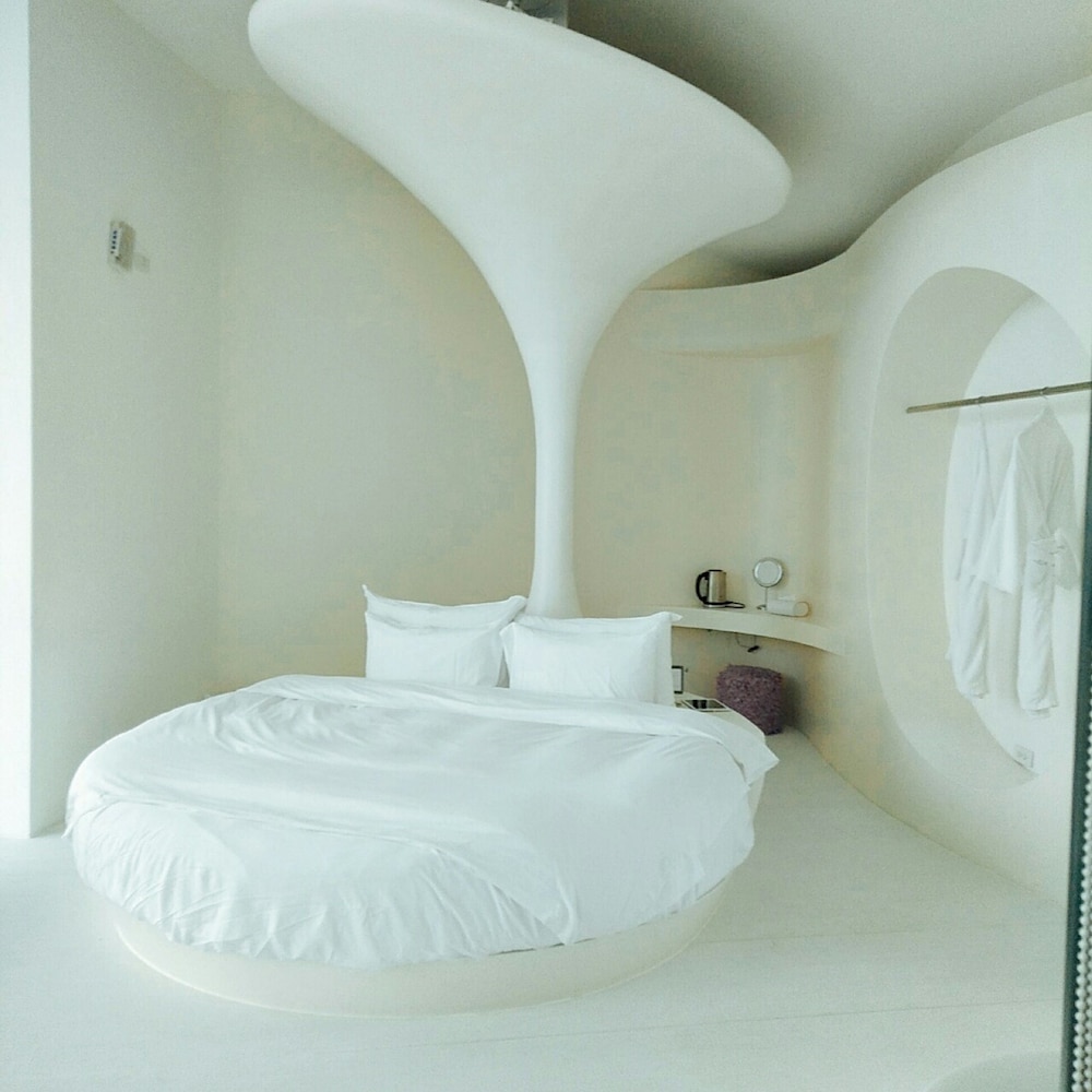 Play Hotel