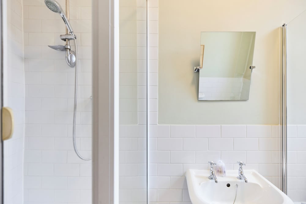 Classic Edwardian Flat near Emirates