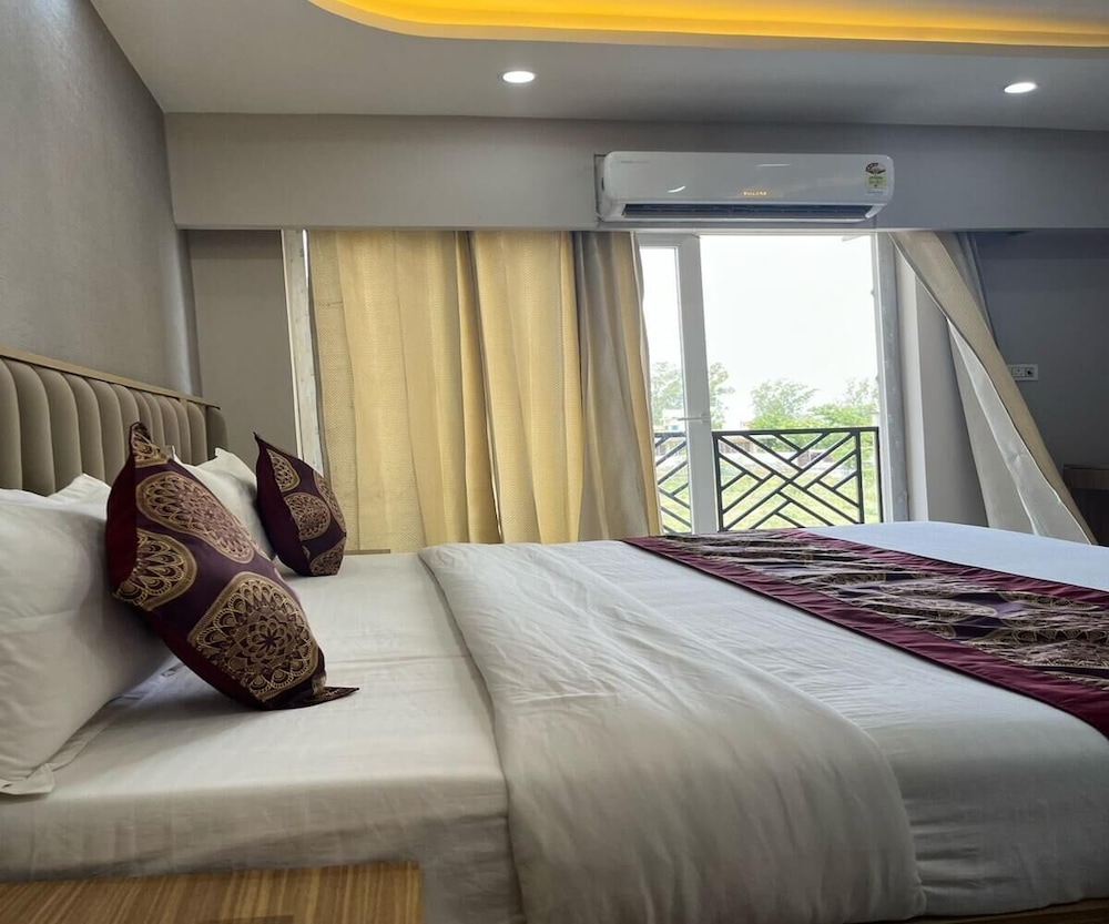 Hotel Mandakini Shri Sadhna