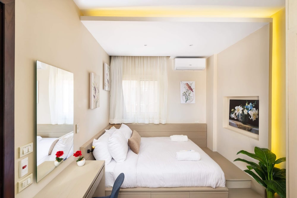 Xuru Stays I The Serene Suite A Rooftop Studio @ New Cairo
