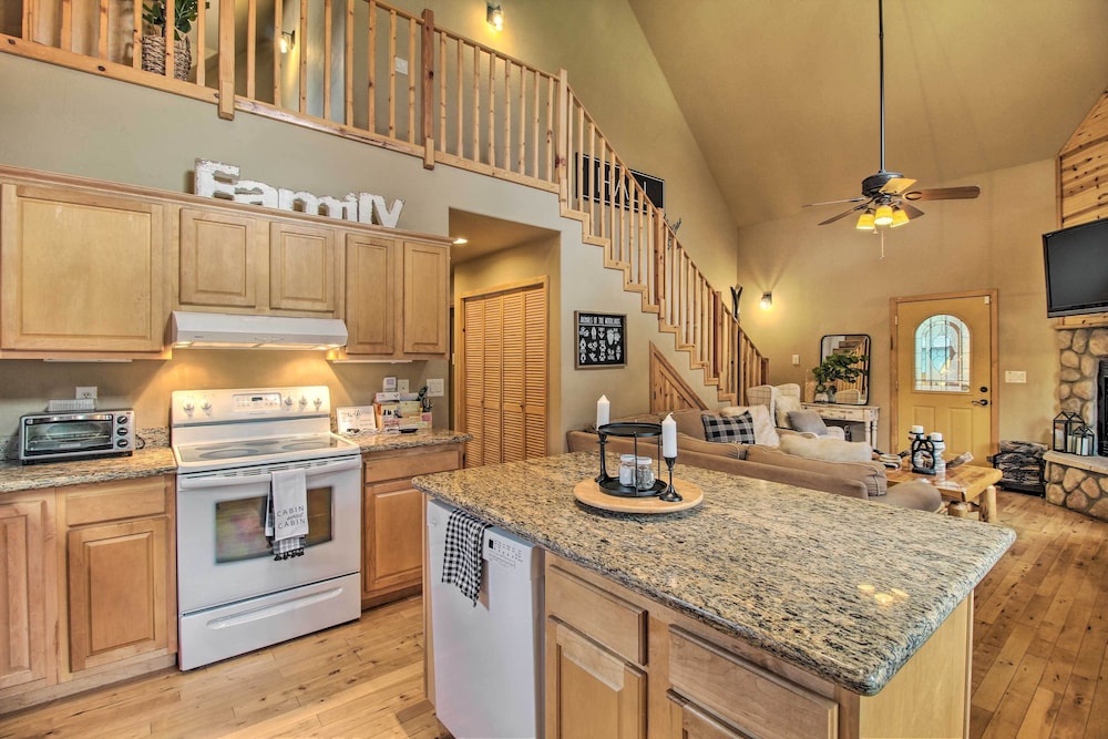 Dog-friendly Nutrioso Cabin w/ Wraparound Porch! view 2