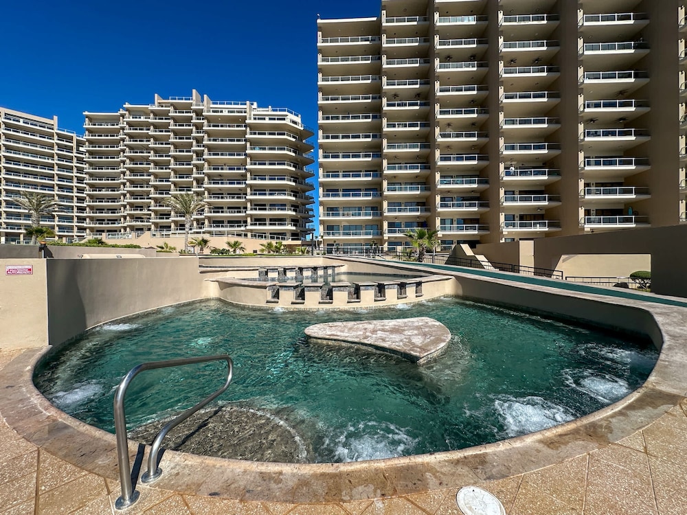Paradise Found Luxe 2BR Condo in Iconic Location