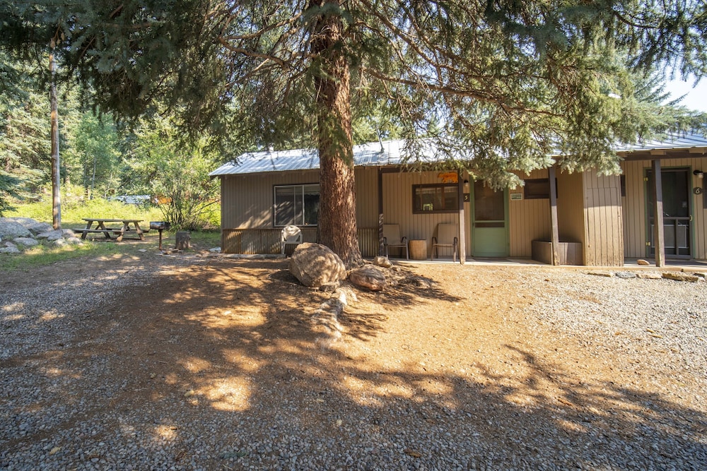 Bear Paw Lodge