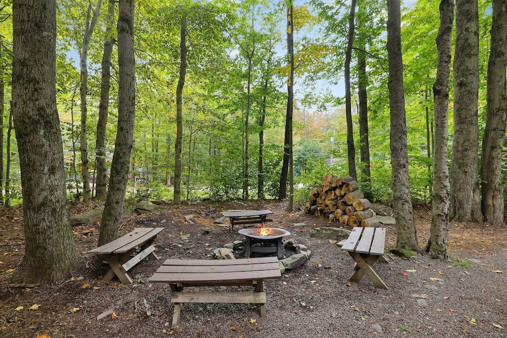 Moshannon Tree-lined Pocono Retreat w Hot Tub Firepit Pool Table