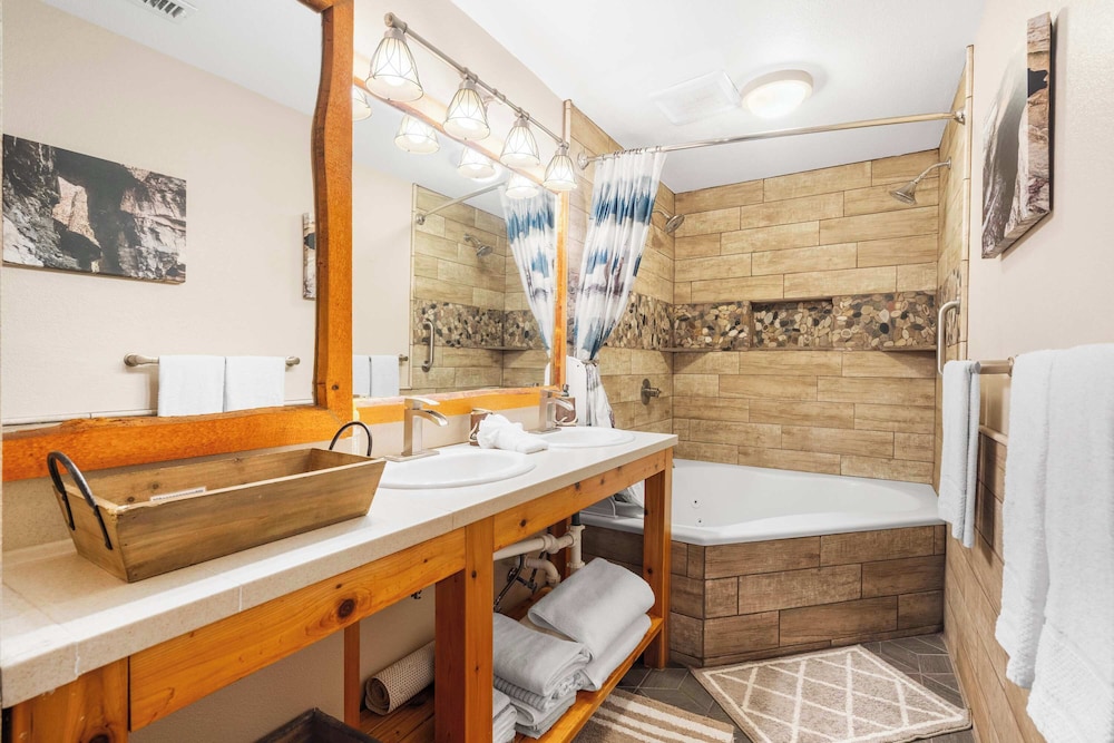 Cozy Timbers Charming Condo for 6 With Resort-style Amenities