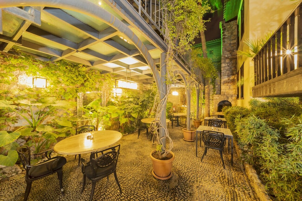 Delightful Flat Near Hadrian s Gate