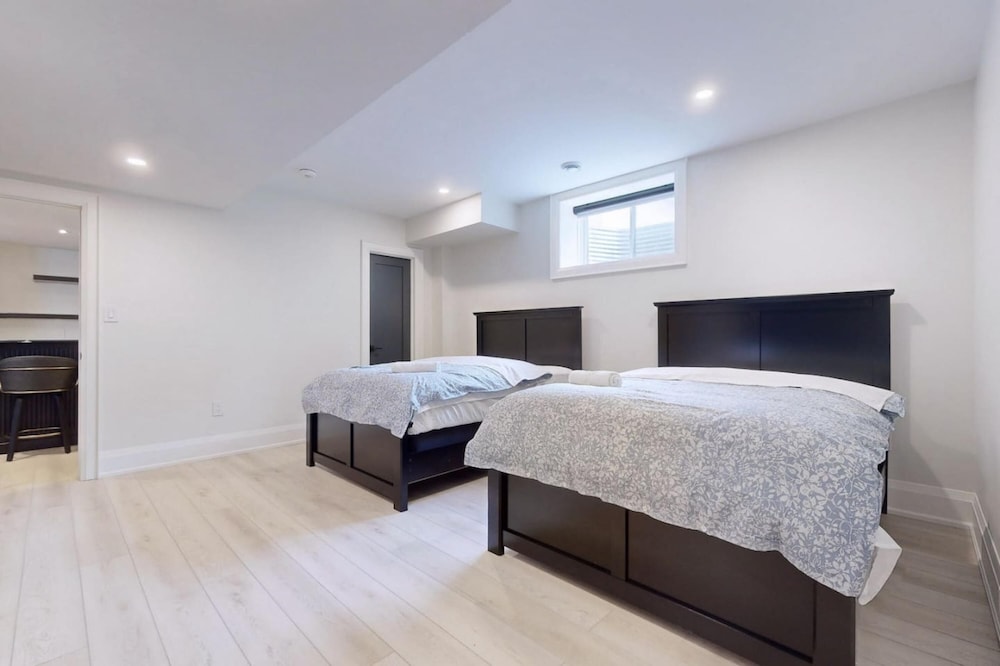 Lucky Mansion Luxury Villa in Fort Erie