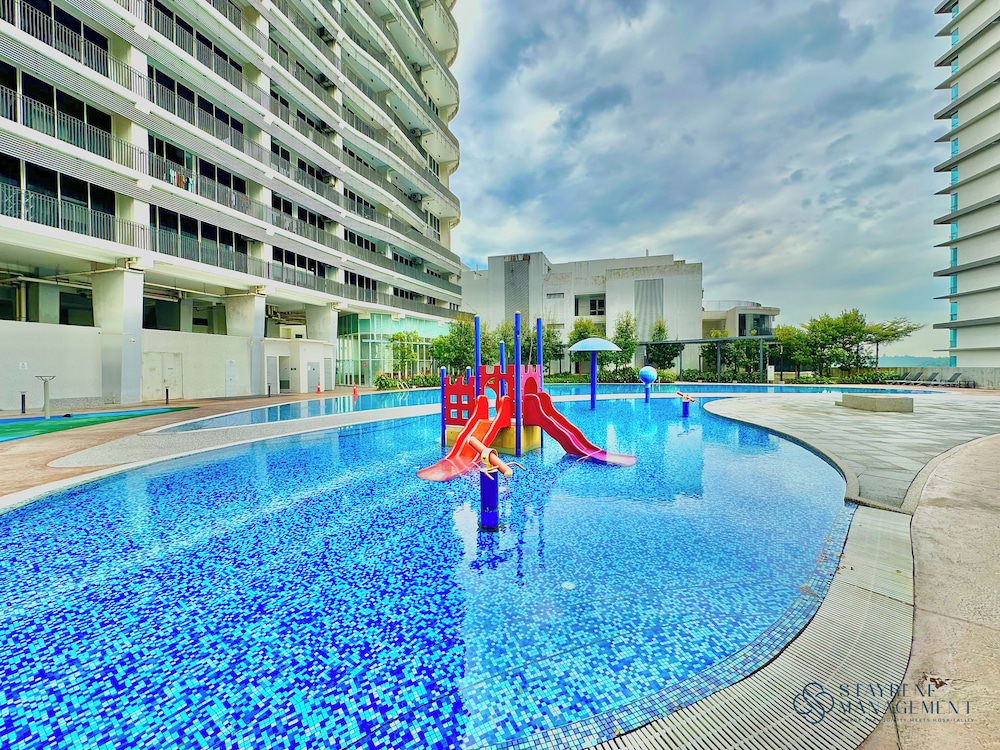 Encorp Marina Puteri Harbour by Stayrene