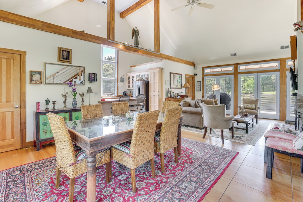 2 Docks + Paddleboard: Lakefront Alabama Retreat!