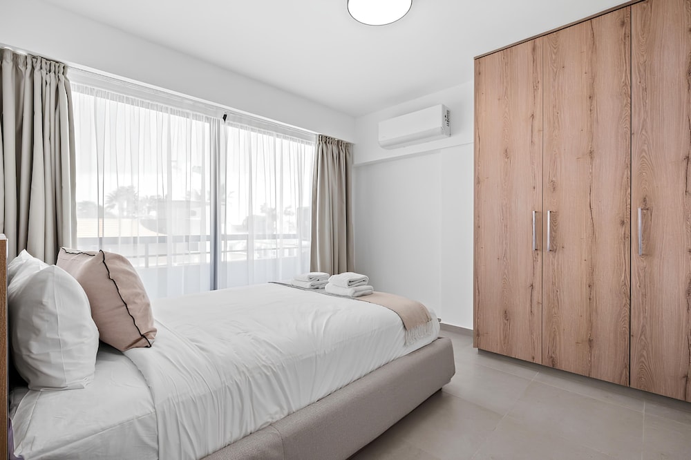 Finikoudes Marina View 102