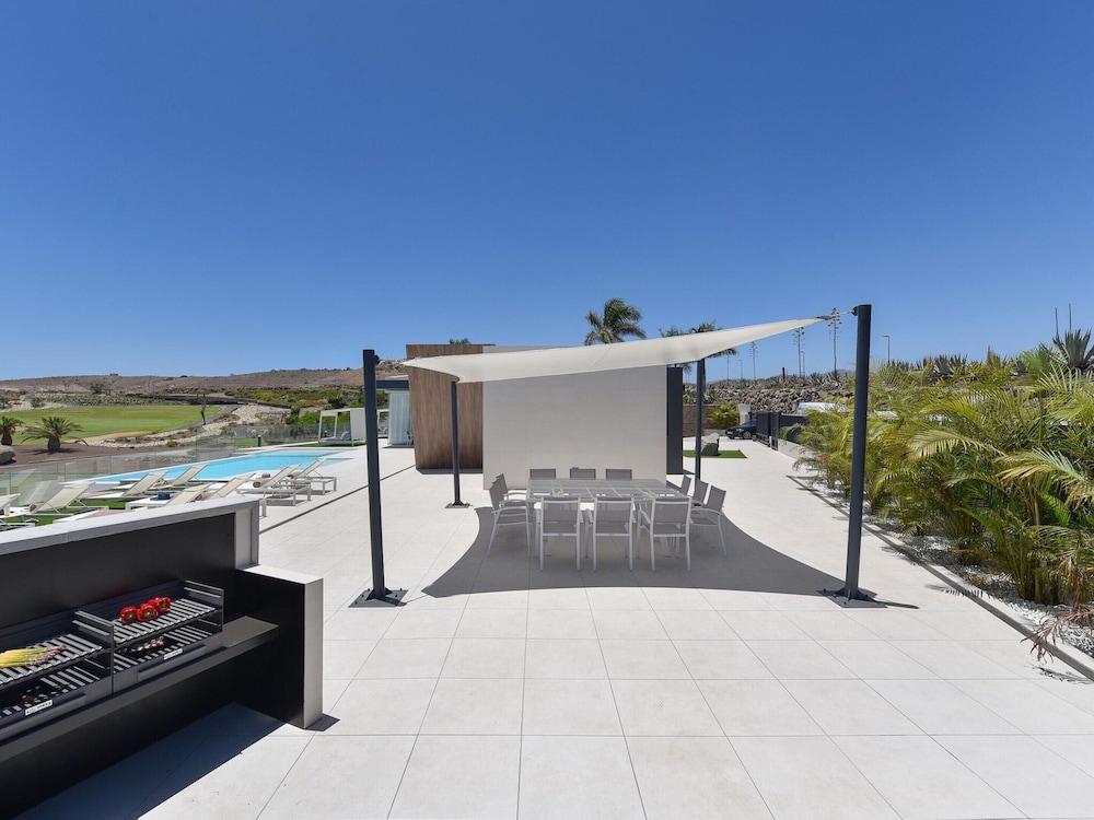 Villa in Salobre With Pool & Golf Nearby