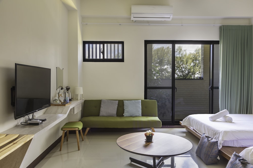 K&B Happy Hostel