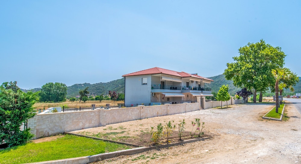A Ponte Studios and Apartments
