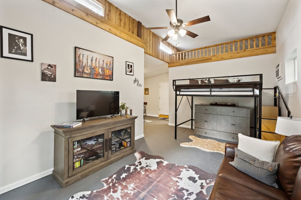 Hill Country Getaway Near San Marcos River 3 Bedroom Home