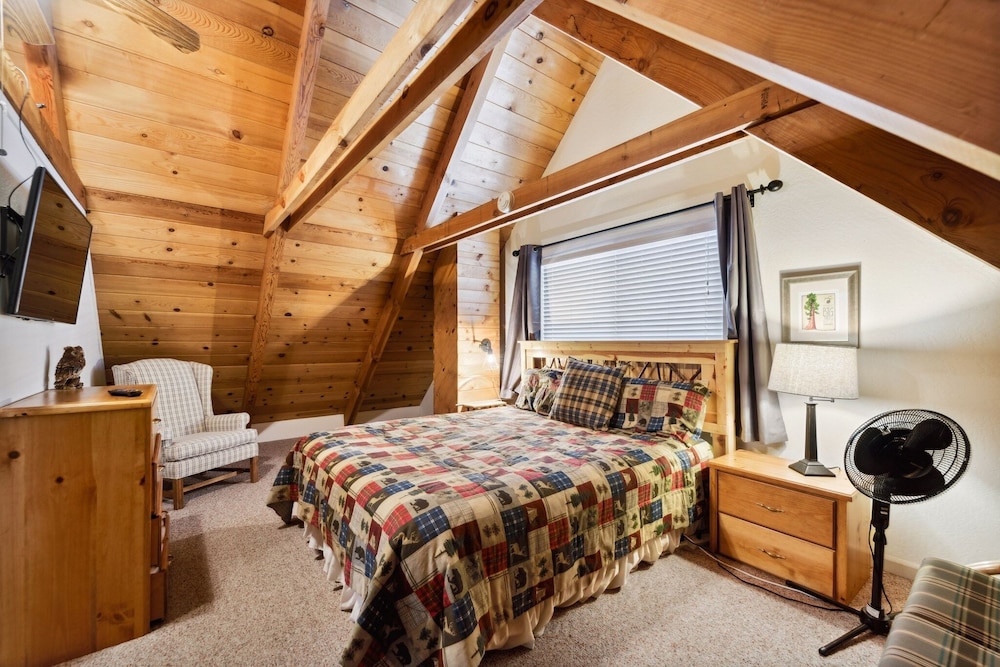 Cozy, Cute, Cabin In The Woods 3 Bedroom Cabin by RedAwning view 4
