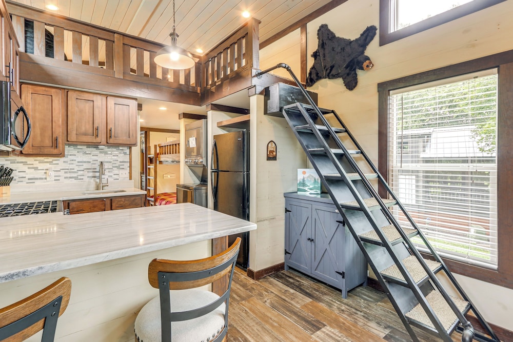 1 Mi to Tank Town Usa: Tiny Home w/ Pool Access!