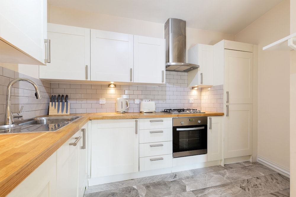 Comfortable 2 Bed Apartment by Tower Bridge
