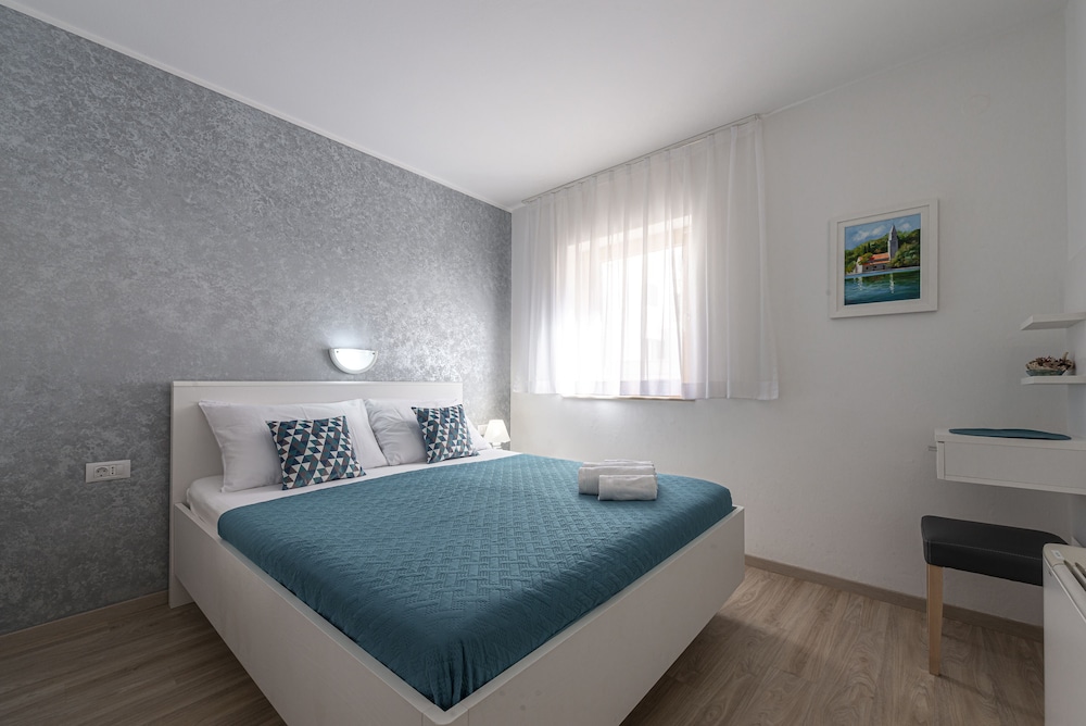 Cina Apartments