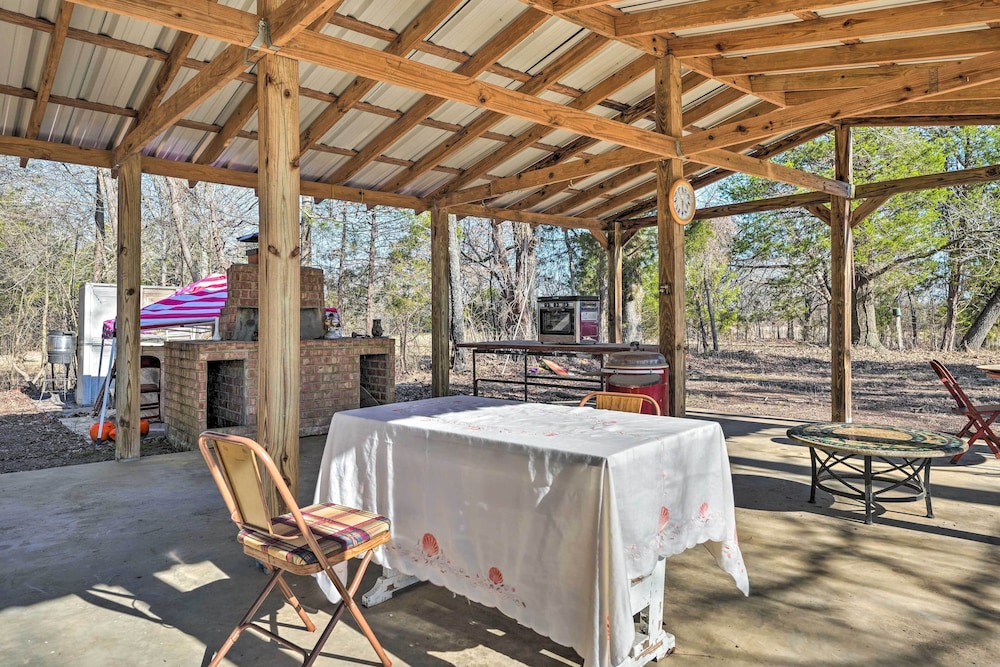 Dog-friendly Senatobia Cottage w/ Fishing Pond! - Property Image 6
