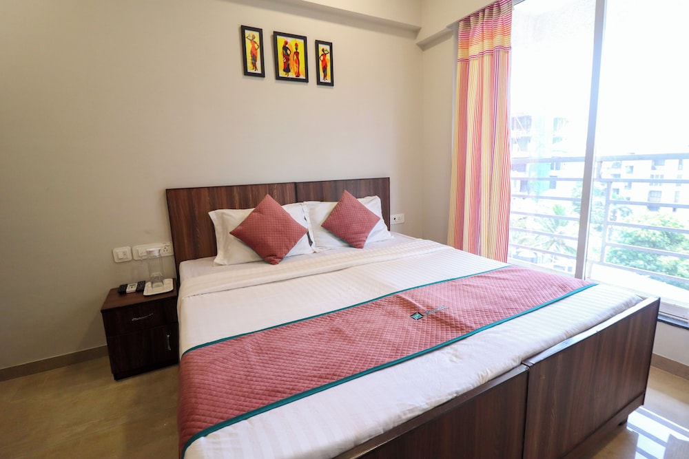 Pinaki Comfort Stay, Vile Parle - Near Airport