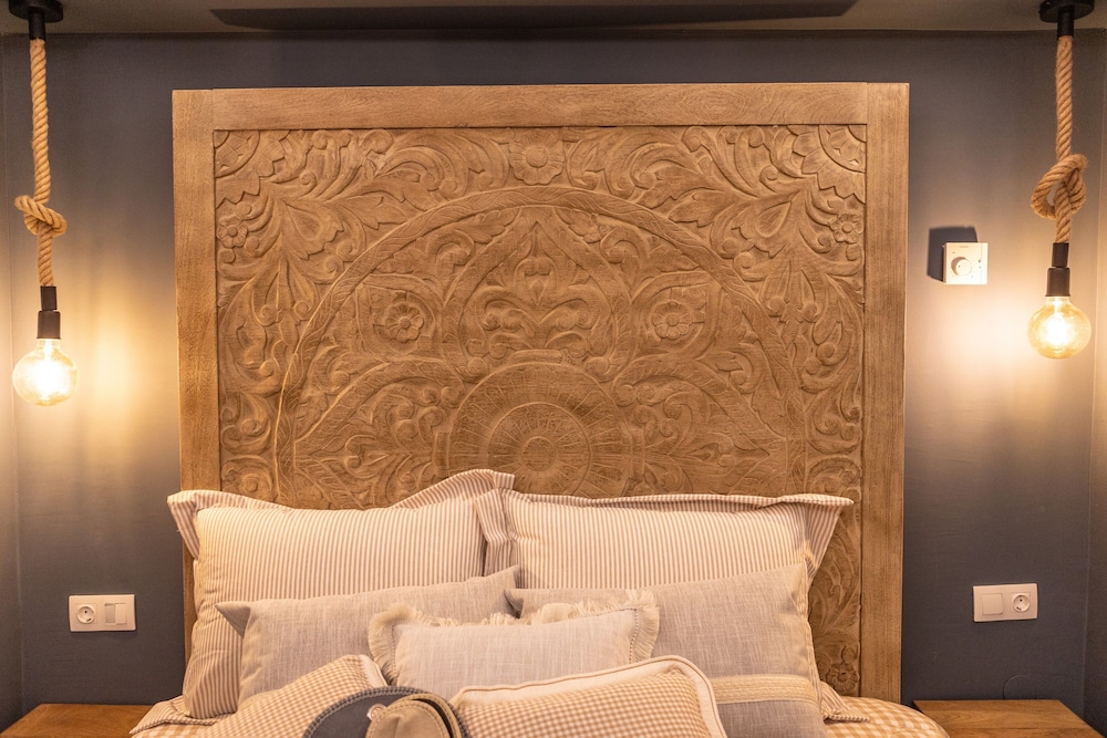 Rock Dandy La Maison De L’Ours | Top Fireplace Retreat