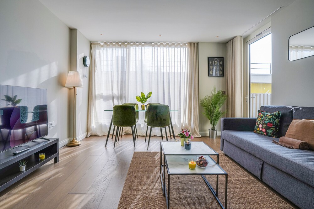 Central London Stay in Vauxhall With Balcony