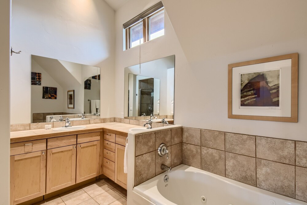 Summit County Vacations - 42 Burgundy 4br 3.5ba 4 Bedroom Townhouse by RedAwning - Property Image 7