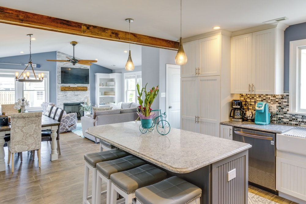 Half-mi to Beach: Cape May Getaway w/ Deck & Yard!