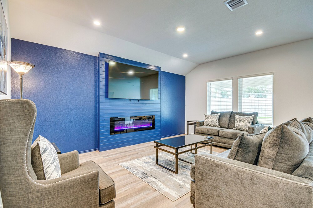 2 Mi to Palms Marina: Family Home w/ Fenced Yard!