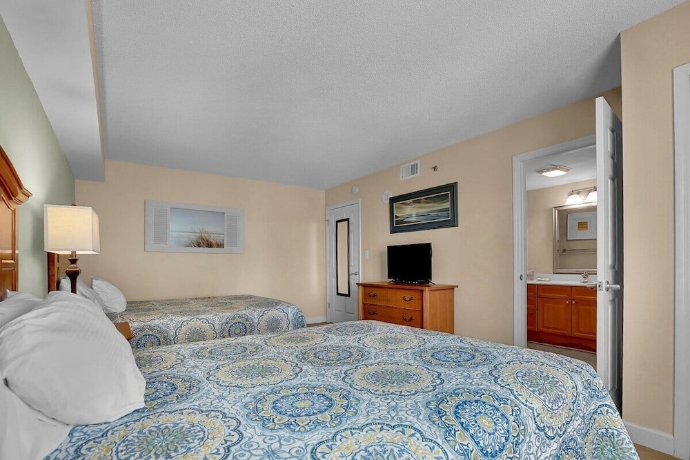 Horizon 701 3 Bedroom Condo