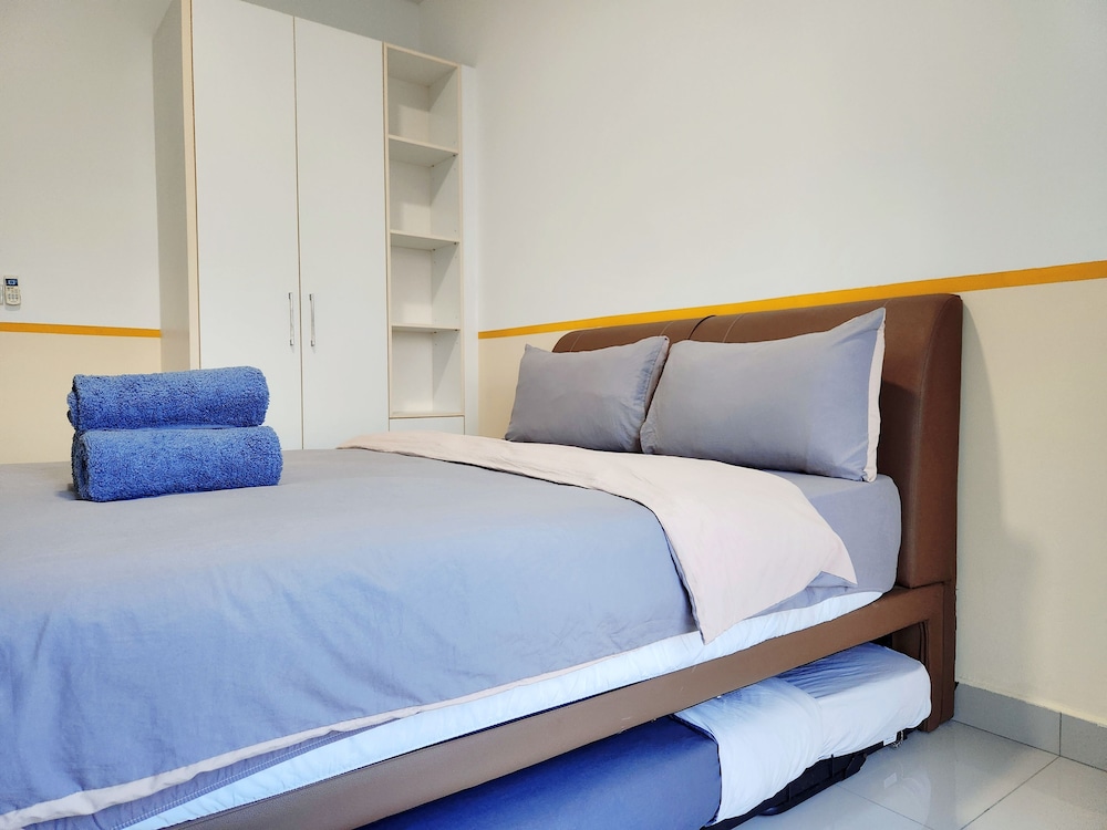 Twin Galaxy Residences by Widebed JB