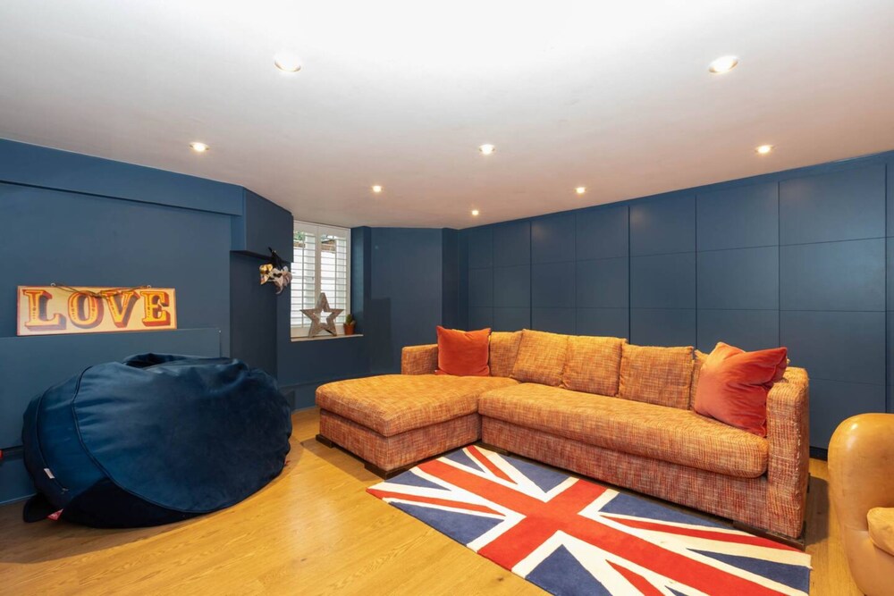 Gorgeous 4 Bedroom Family Home Next to Clapham Common
