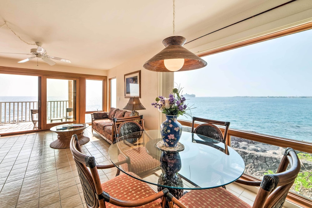 Oceanfront Kailua-kona Townhome w/ Pool & Views!