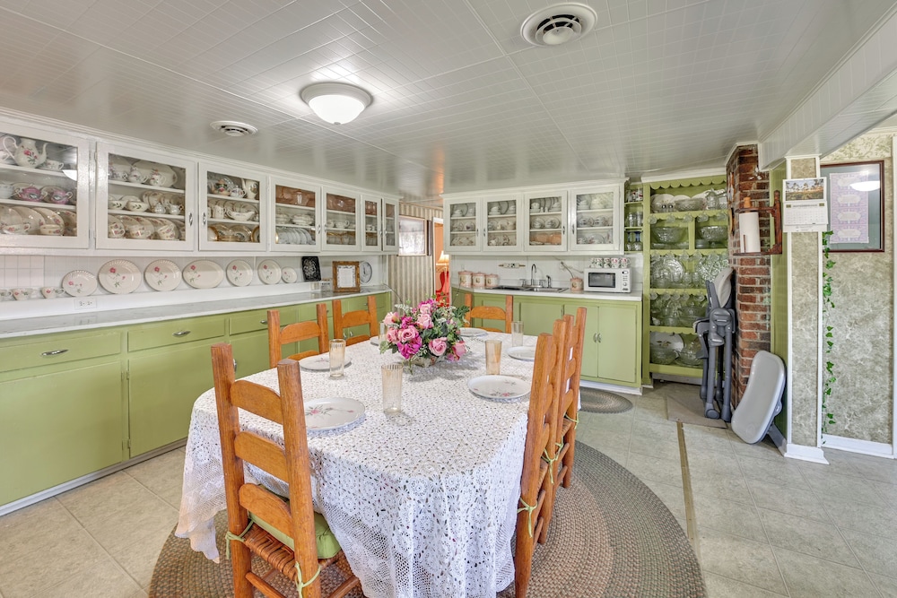 Hike & Fish: Rustic, Timeless Mckee Home w/ Yard