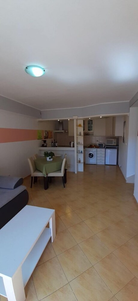 Ivano - 90m to the Beach - A1