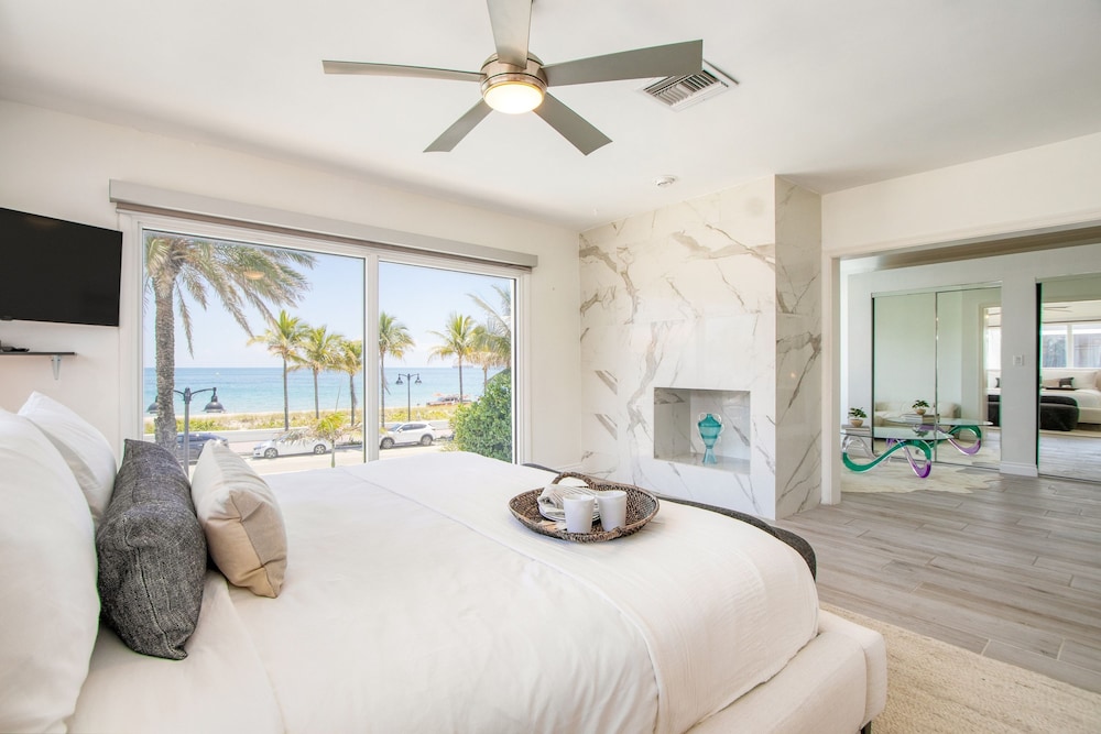 Sea Breeze by Avantstay Across From Fort Lauderdale Beach Pool Out Door Dining Fire pit
